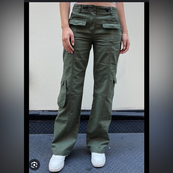 Brandy Melville Pants - Brandy Melville Kim Cargo pants